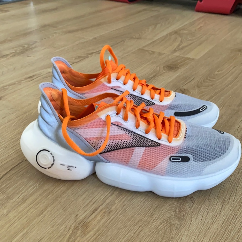 Limited edition brooks aurora
